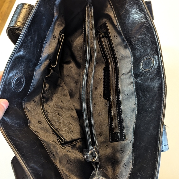 Kenneth Cole black leather shoulder handbag - Picture 4 of 5